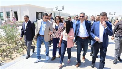 وزير الإسكان يتابع سير العمل بالمشروعات السكنية في 4 مدن جديدة