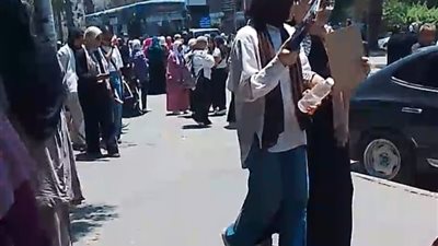  التاريخ يرسم البهجه على وجوه طلاب الثانوى بكفرالشيخ  والفيزياء تخذلهم 
