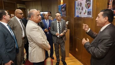 وزير الكهرباء يتفقد هيئة المواد النووية ويستعرض المشروعات الحالية