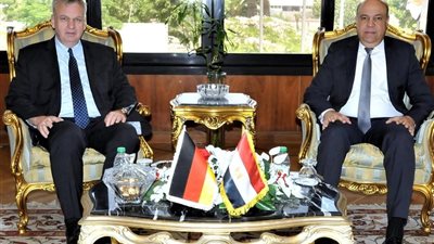 وزير الطيران يبحث مع السفير الألماني توسيع التعاون وتطوير المطارات