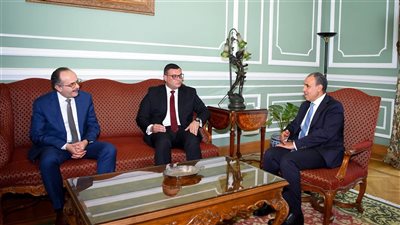 وزير الخارجية يستقبل وزير الإسكان  لدعم الروابط مع القارة الإفريقية