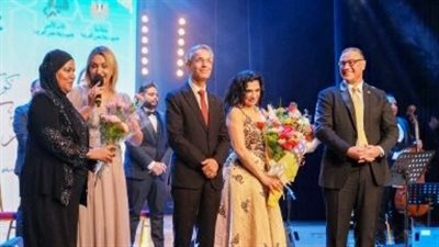 بالصور..حفل أم كلثوم على المسرح الوطني الجزائرى يرفع شعار كامل العدد