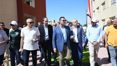 وزير الإسكان يتفقد مشروعات خدمية وتنموية بمدينة النوبارية الجديدة