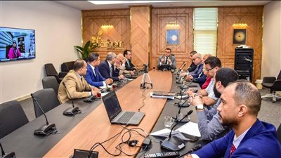 وزير الإسكان يوجه بصيانة الطرق وتطبيق معايير السلامة بجميع المدن الجديدة