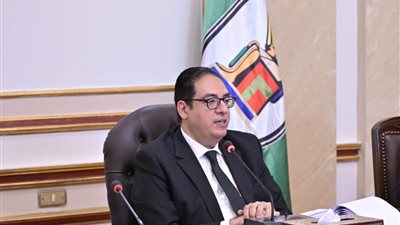 رئيس جامعة القاهرة يوجه بتسريع تنفيذ المشروعات الإنشائية وفق الجدول الزمني