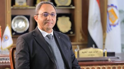 محافظ قنا يبحث مع 