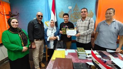 إدارة دسوق التعليميه  تكرم أوائل الشهادة الإعدادية