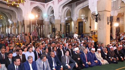الازهرى و عياد وعبدالمعطى  يؤدون صلاة الجمعة بمسجد سيدي إبراهيم الدسوقي