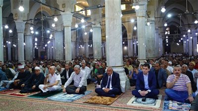 محافظ الغربية يؤدي صلاة الجمعة بمسجد السيد البدوي ويلتقي بالمواطنين
