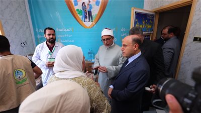 محافظ كفرالشيخ يتفقد القافلة الطبية التنموية الشاملة بقرية سنهور المدينة بدسوق