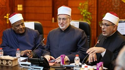 الأزهر يدشّن اللجنة العلمية لتطوير مناهج الرواق بمشاركة رئيس الجامعة