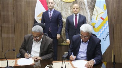 محافظ كفرالشيخ يشهد توقيع عقد المحطة الأولى لتحسين مياه مصرف كتشنر 