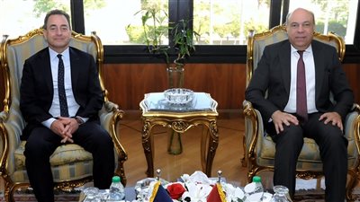 الحفني  يستقبل السفير الفرنسي ويشيد بتنظيم معرض باريس الدولي للطيران 