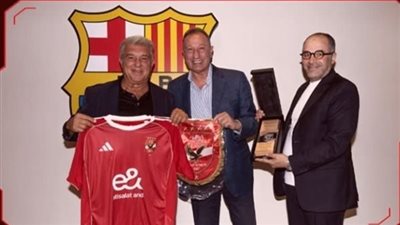 الخطيب يزور برشلونة لبحث تفاصيل مشروع استاد الأهلي الجديد