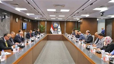 وزير البترول والثروة المعدنية يلتقي مجموعة من كُتاب الرأي وخبراء الاقتصاد والطاقة