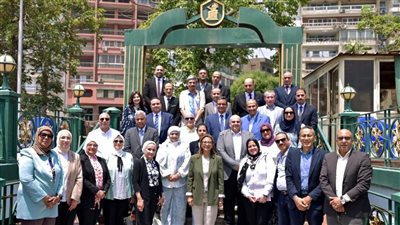جامعة القاهرة تبحث تعزيز التكامل الأكاديمي والمجتمعي وتطلق جائزة التميز الداخلي