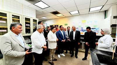 وزير الإسكان ومحافظ الدقهلية يتفقدان محطة مياه ميت خميس