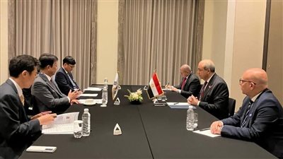 وزير الطيران يشارك في مؤتمر 