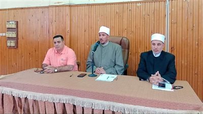 رئيس منطقة كفر الشيخ الأزهرية يهنئ أوائل طلاب الثانوية الأزهرية على مستوى المنطقة