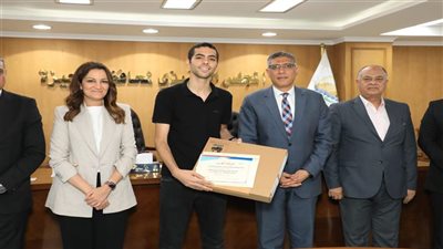 محافظ الجيزة يكرم أوائل الثانوية العامة والدبلومات الفنية من أبناء المحافظة