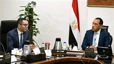 رئيس الوزراء يتابع مع وزير الاستثمار جهود تطوير منظومة الإفراج الجمركي