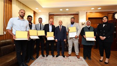  محافظ كفرالشيخ يُكرم فريق الإعلام لدورهم في تطوير الرسالة الإعلامية