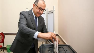 وزير قطاع الأعمال يدلي بصوته في انتخابات مجلس الشيوخ 2025 بالتجمع الخامس