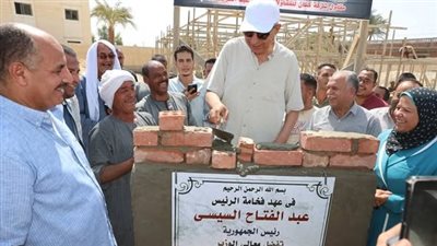 محافظ المنيا يتابع مشروعات التعليم ببني مزار ويضع حجر أساس مدرسة جديدة