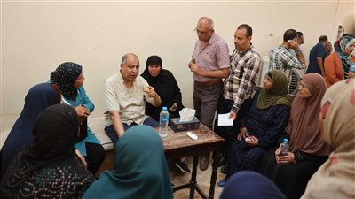 محافظ المنيا خلال جولته ببني مزار: الاستماع لمطالب المواطنين وصرف مساعدات عاجلة للحالات الإنسانية