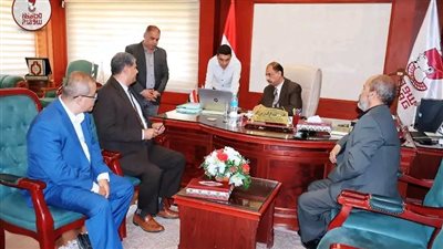 محافظ سوهاج يبحث مع وفد 