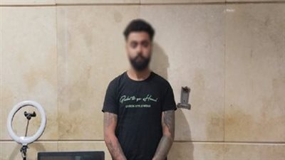 ضبط صانع محتوى لقيامه بنشر مقاطع فيديو عبر مواقع التواصل الإجتماعى أثناء قيامه برسم 