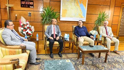 محافظ أسيوط يهنئ الدكتور أحمد المنشاوي بتجديد الثقة في رئاسة الجامعة