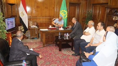 محافظ القليوبية يبحث إنشاء كوبري بديل لمزلقان عرب العراقي بقليوب