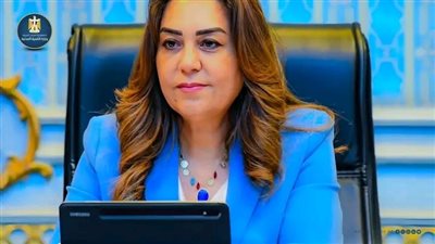 وزيرة التنمية المحلية تستعرض تقريرًا حول نتائج الزيارة لمحافظة أسيوط