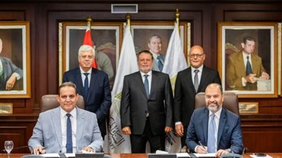 وزير التعليم العالي ومحافظ البنك المركزي يشهدان توقيع اتفاقيتي شراكة لبرنامج شهادة البكالوريوس في العلوم المصرفية