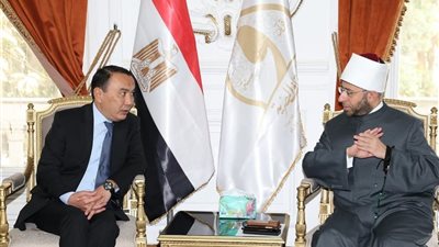 وزير الأوقاف وسفير كازاخستان يبحثان تعزيز التعاون الديني والثقافي