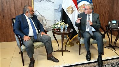 وزير البترول يبحث تعظيم القيمة المضافة من الفوسفات