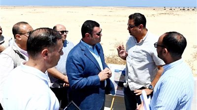 وزير الإسكان يتفقد مشروعات 