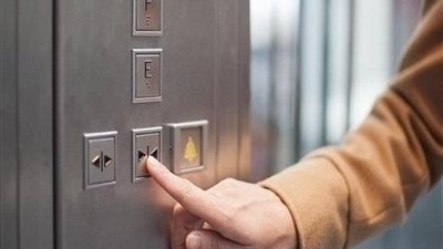 النيابة تحقق في وفاة طفل إثر سقوطه بين الأسانسير وجدار عقار