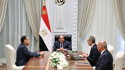 السيسي يطلع على تقرير شامل حول خطط تطوير شبكات الاتصالات لضمان تعزيز كفاءتها وتوسيع نطاق تغطيتها
