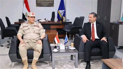 محافظ دمياط يستقبل مساعد رئيس هيئة عمليات القوات المسلحة لمتابعة الموقف التعبوى لمجابهة الأزمات