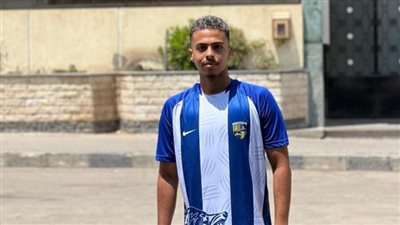 اللاعب مصطفى كوكا يحضر تدريبات المقاولون العرب مع الناشئين