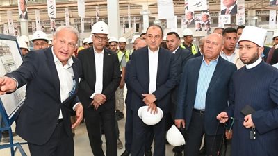 الوزراء يتفقدون مصانع النصر للسيارات ويؤكدون إحياء الصناعة الوطنية