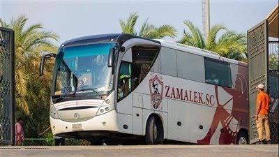 قبل انطلاق اللقاء.. حافلة الزمالك تصل ملعب هيئة قناة السويس