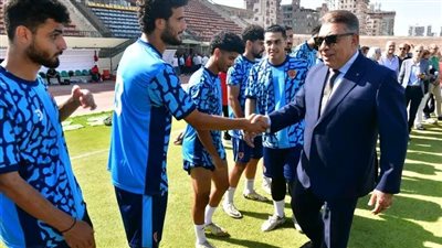 محافظ الدقهلية يلتقي فريق المنصورة الأول لكرة القدم بملعب استاد المنصورة