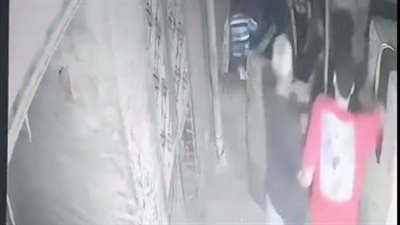 ضبط احد الاشخاص متهم بإلقاء مادة قابلة للإشتعال على آخر وإشعال النيران به بالقاهرة