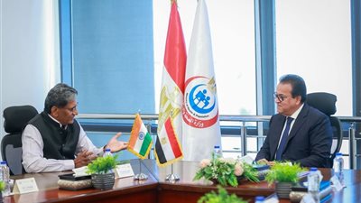 وزير الصحة يبحث تعزيز التعاون الصحي مع السفير الهندي