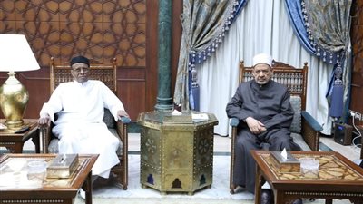شيخ الأزهر يبحث مع رئيس جامعة الملك فيصل سبل دعم تشاد