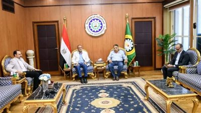 محافظ الدقهلية يستقبل الرئيس التنفيذي للهيئة العامة للبترول لبحث الأضرار البيئية 