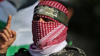 صوت أبو عبيدة يثير الذعر في إسرائيل: هاكرز يخترق محطات الحافلات ويحدث هلعا سيبرانيا ونفسيا